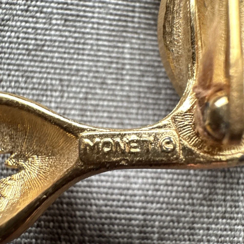 Vintage Monet Sea Lion Figural Brooch Gold‎ Tone Green rhinestone Cabochon Eyes